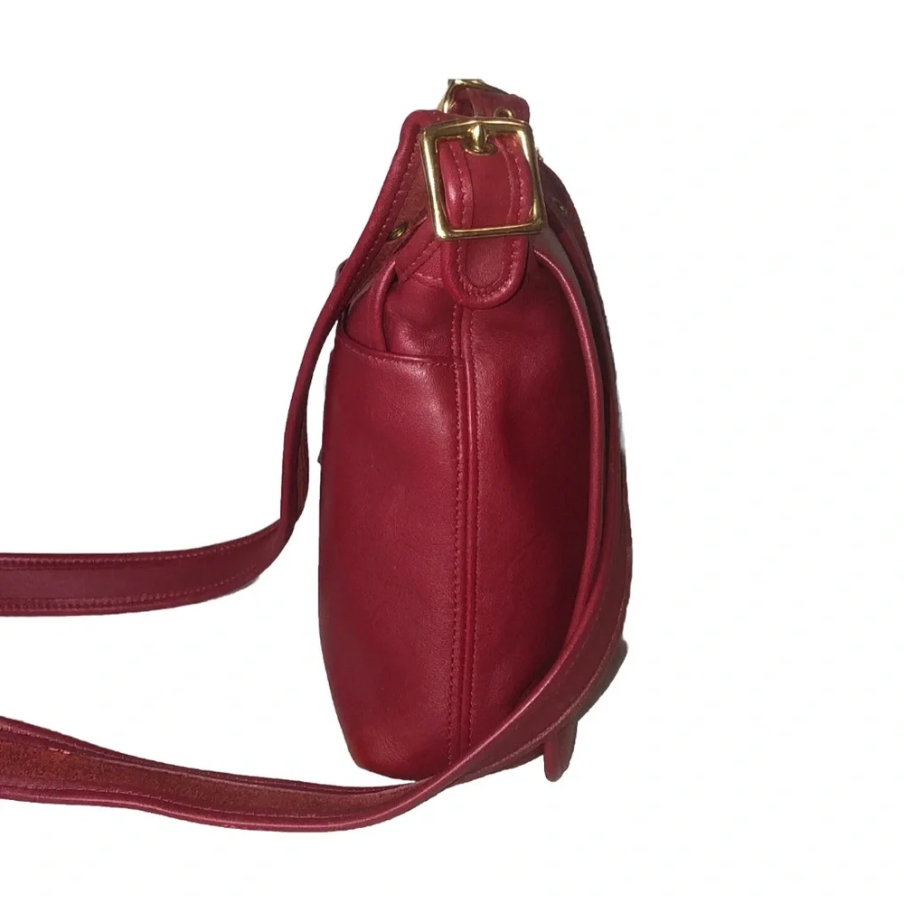 Vintage COACH COMPANION Red Gloved Tanned Turn Lock Crossbody Bag USA 9715